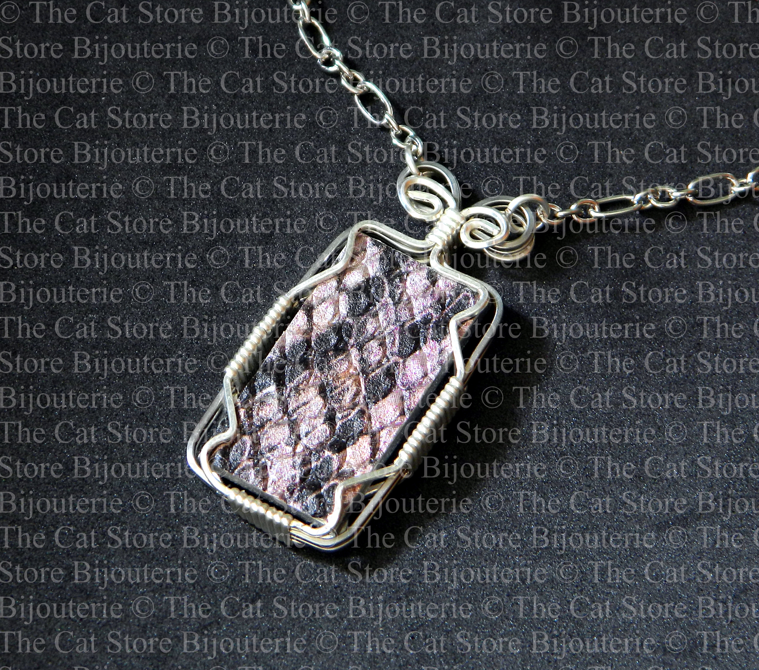 collier wild life pink snake détail =THE CAT STORE Bijouterie=