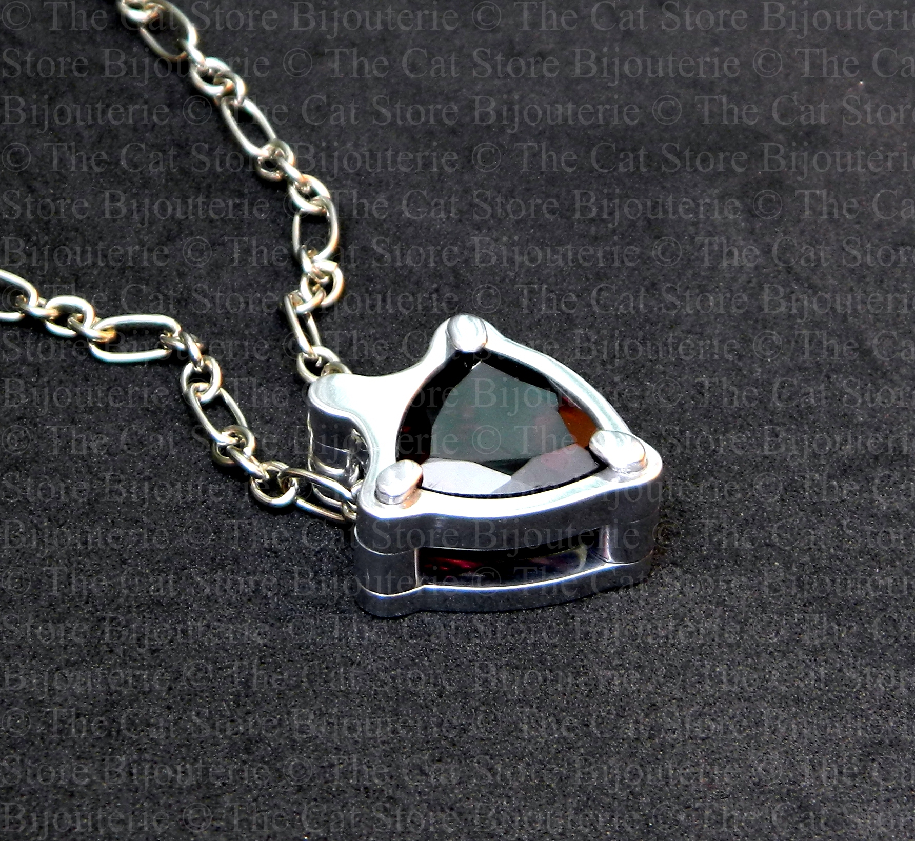 pendentif blason trillian vue côté THE CAT STORE Bijouterie